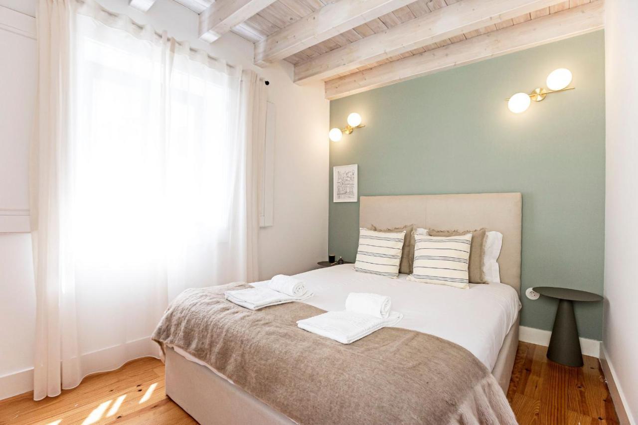 D. Joao IV Apartments By Lovelystay Porto Exterior photo